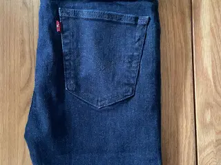Levis 519