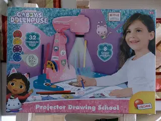 GABBYS DOLLHOUSE, projector drawing school