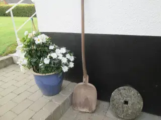 Antik Kornskovl med skaft