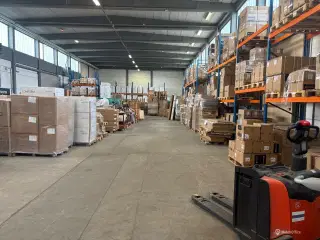 Lagerhal med 3 rampeporte