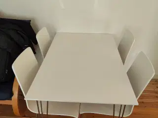 hvidt spise bord og 4 stole  120 cm x 76 cm