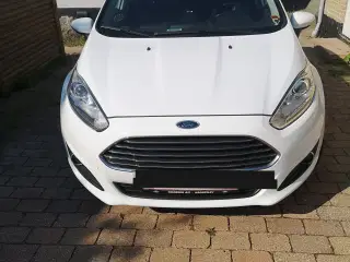 Ford Fiesta Automatgear lav km