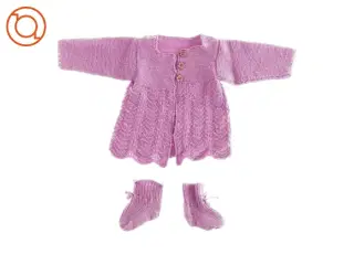 Hjemmestrikkede cardigan og sokker (str. ca. 6 måneder)