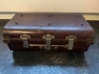 Brun metal kuffert