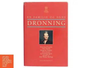 En familie og dens dronning af Anne Wolden-Ræthinge (Bog)