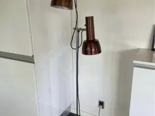 Brun standerlampe