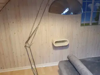 Stor gulvlampe sælges