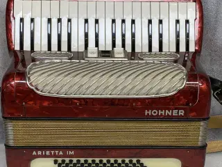 Hohner Arietta IM , let og velspillende! Kun 6 kg