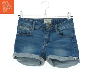 Jeans shorts fra Massimo Dutti (str. 134)