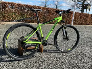 Grøn/sort mountainbike TREK Xcaliber 8