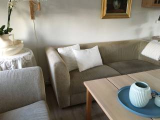 2 sofaer og en puf