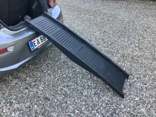 Hunderampe til bil