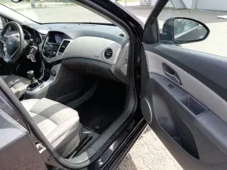 Chevrolet CRUZE 1,8 212,t.km fuldService  med træk