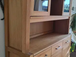 Skænk med glas overskab 