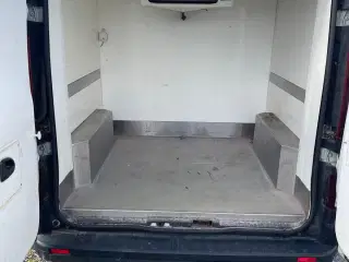Renault Trafik halv køl