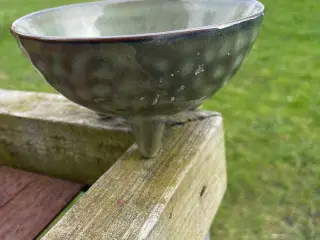 Keramikskål på tæer