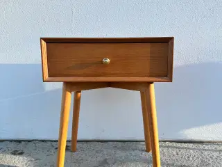 Natbord egefiner 