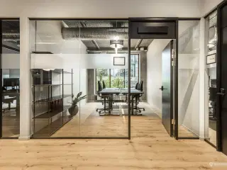 Privat kontorsuite til 4 personer