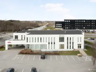 Flot kontor - lige ved Genvejen i Aarhus Syd