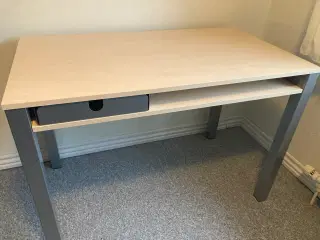 Skrivebord 