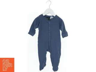 Babydragt med knapper fra H&M (str. 62)