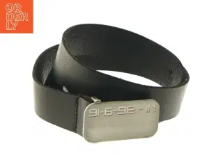 Læderbælte med metalspænde (str. 84,5 cm)