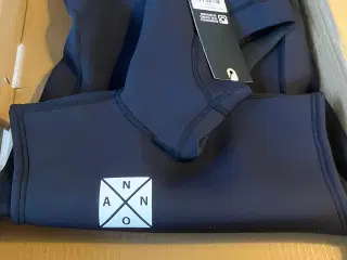 Neopren vest med hætte