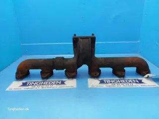 Case 821E Udstødningsmanifold 4896651