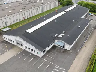 Lager på 97 m² med portadgang til leje i Vallensbæk