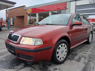Skoda Octavia 1,6. 5 dørs . Uden syn.