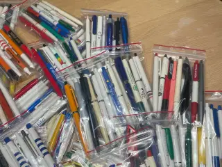 Kuglepenne og floatpenne sælges.