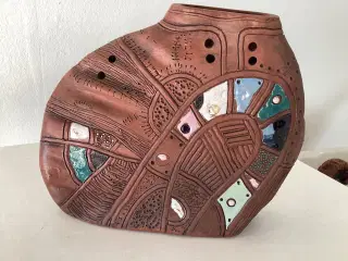 Vase- skulptur i keramik