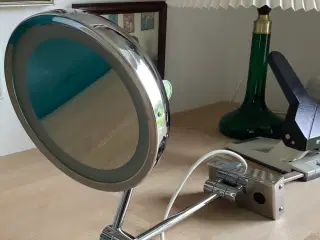 Make-ud-spejl med lys