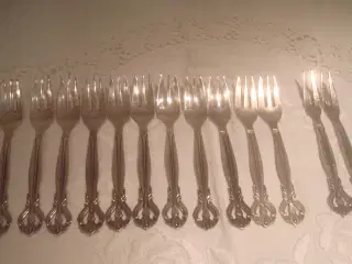 BENEDIKTE SØLVPLET, 11 kagegafler, 2 pålægsgafler,