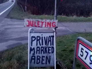 Juleting, møbler, billeder og meget mere.