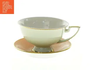 Porcelænskop med underkop fra Kjøbenshavn Porcellains Maleri (str. Kop 12 x 10 x 5,5 cm underkop 11,5 x 2 cm)