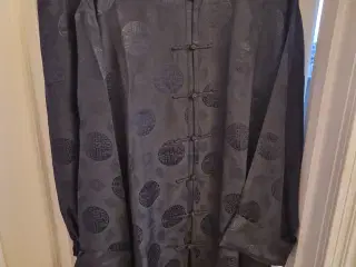 Pyjamas i sort blankt stof