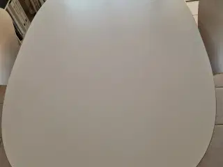 Piet Hein spisebord og 4 Arne Jacobsen 7'er stole