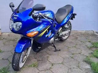 Suzuki gsx600f 