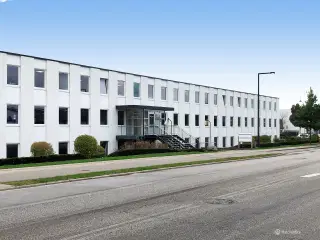 Flot og lyst lager og kontorlejemål i Glostrup.