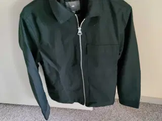 Jakke str M- fremstår som ny