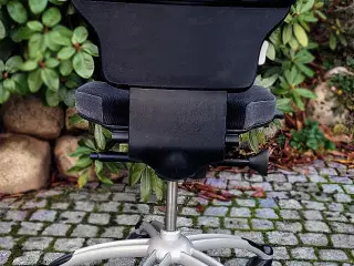 RH Extend 100 Medium kontorstol i sort