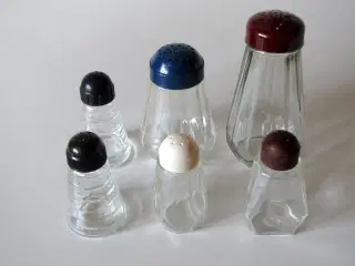 Samling af glas med bakelitlåg