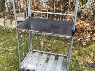 Rullecontainer, tresidet