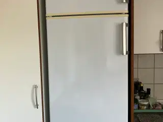 Køleskab med fryseboks