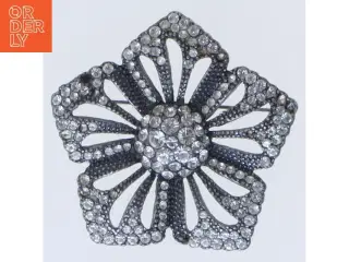 Blomstermønster broche med klare sten (str. 5,5 cm)