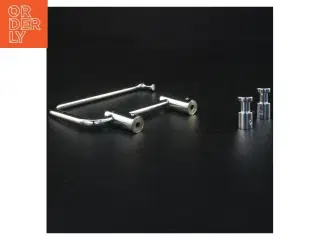 Toiletrolleholder i krom fra Børma (str. 3 x ø 1,5 cm 14 x 8,5 cm)