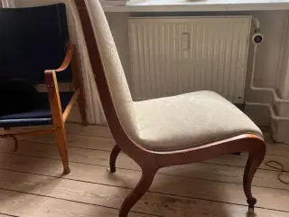 Smuk polstret antik stol