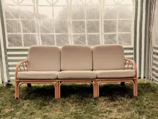 Kurvesofa med hynder