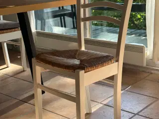 Spisebord med 8 stole